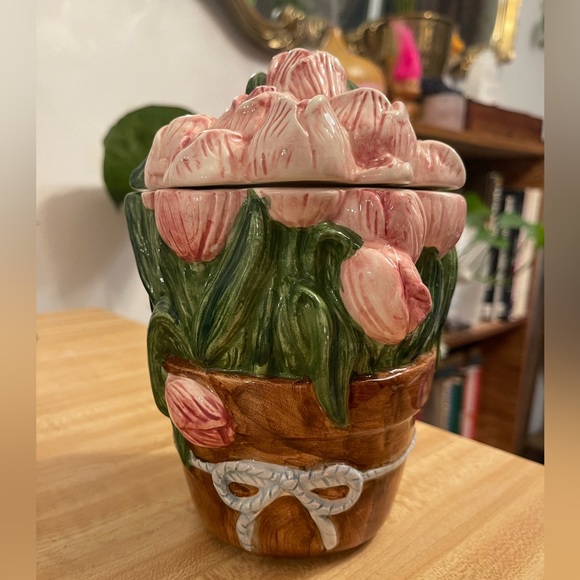 Vintage cottagecore porcelain flower pot jar with lid - Picture 9 of 10